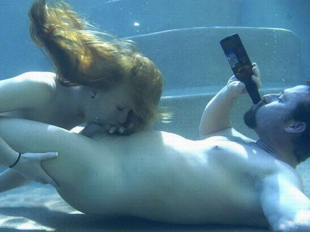 Голые синхронистки в воде
