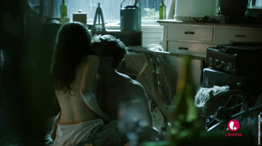 India Eisley тёмное зеркало