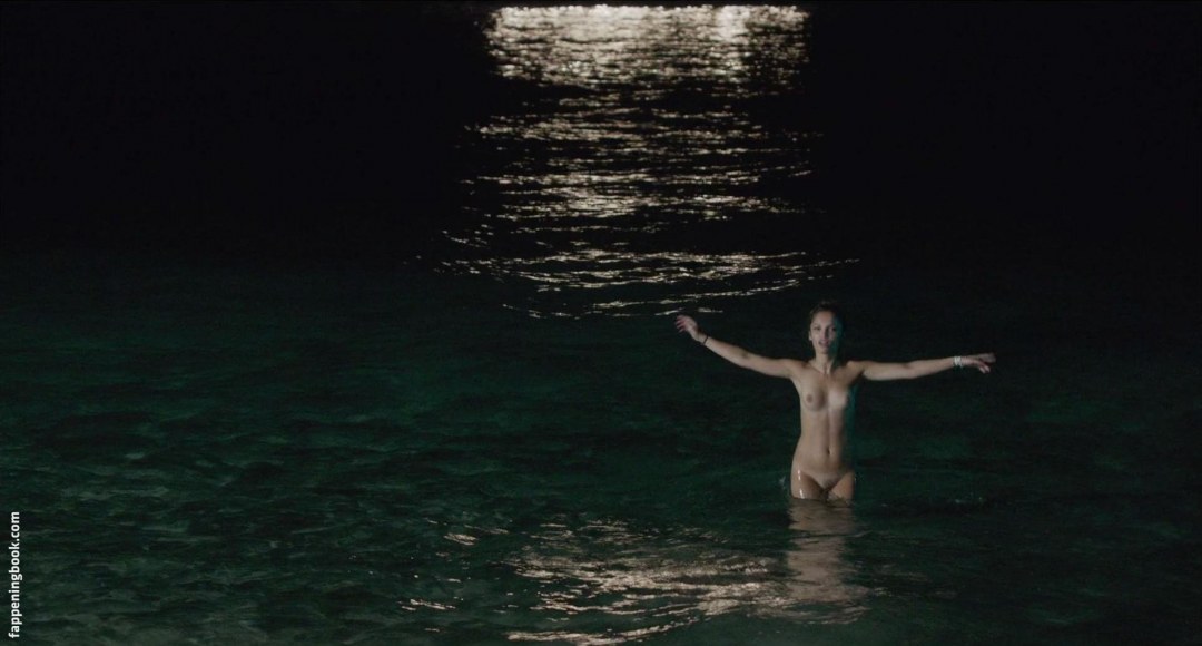 Алис Исааз Лола Ле Ланн nude