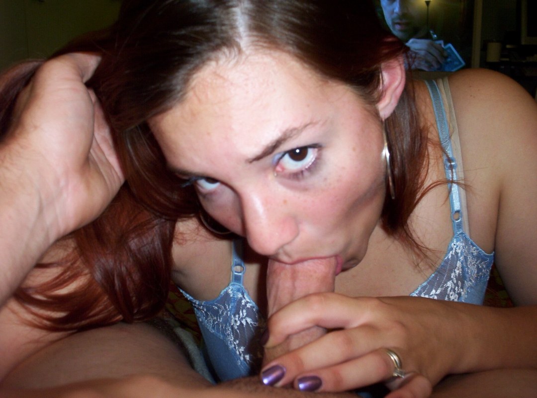 Жена минетчица глотает