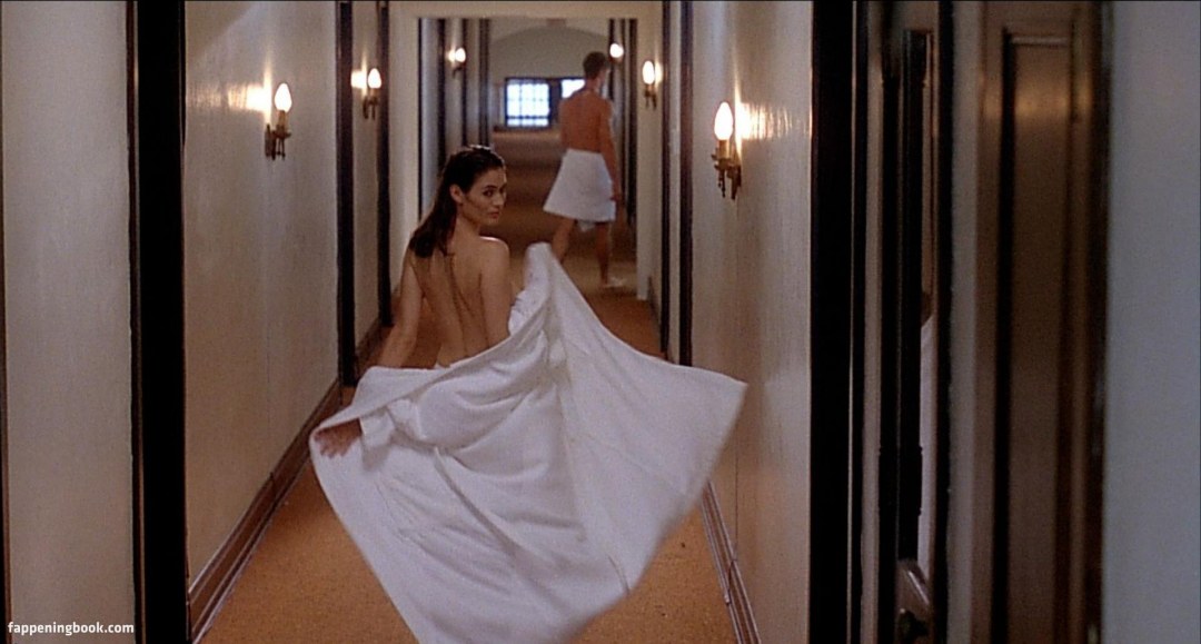 Шарлотт Льюис молодая оргазм