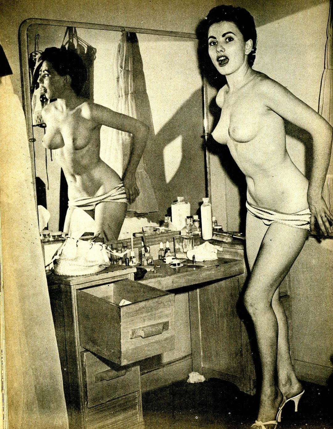 Ретро медосмотр женщин