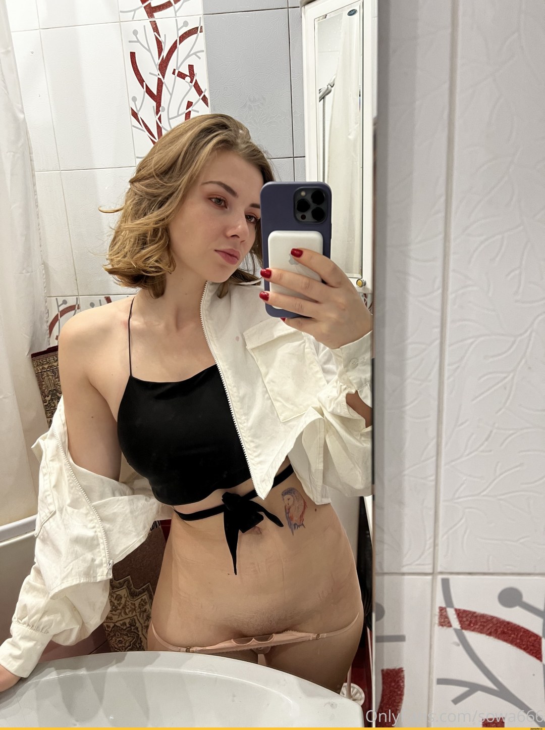 Сиськи.частное селфи в кровати