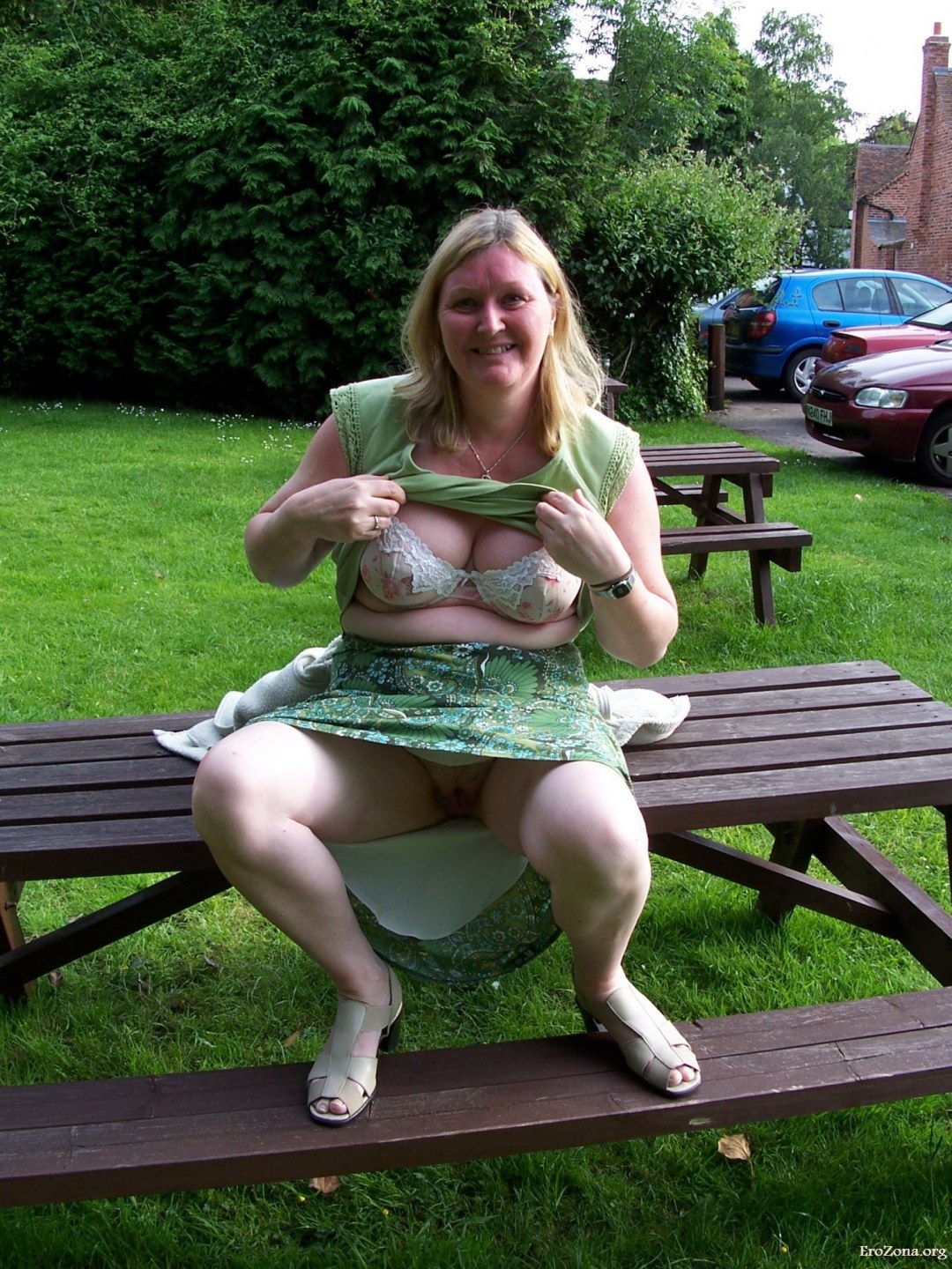 Зрелая рачком на природе