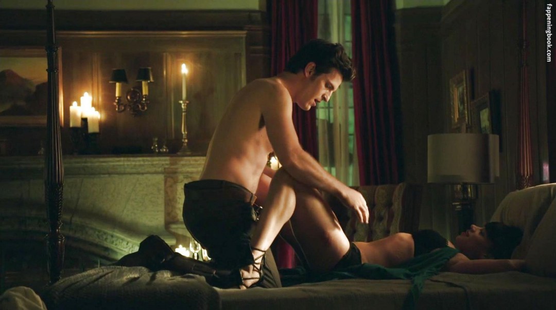 Ханна Джон-Кэймен голая