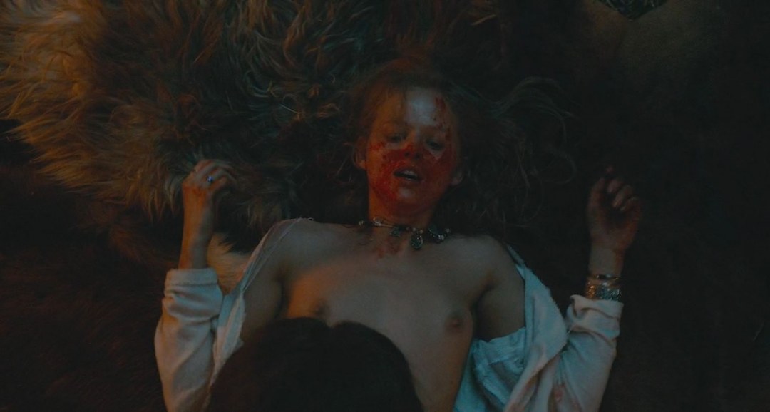 Александра Бортич в фильме Викинг постельные сцены