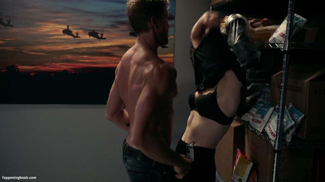 Naked полицейский Самурай Мелисса Мур gif