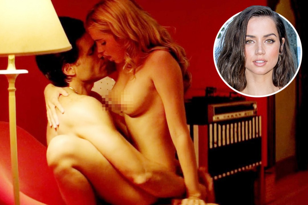 Ана де Армас топлес