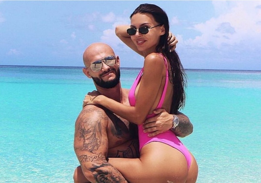 Оксана Самойлова и джиган на пляже