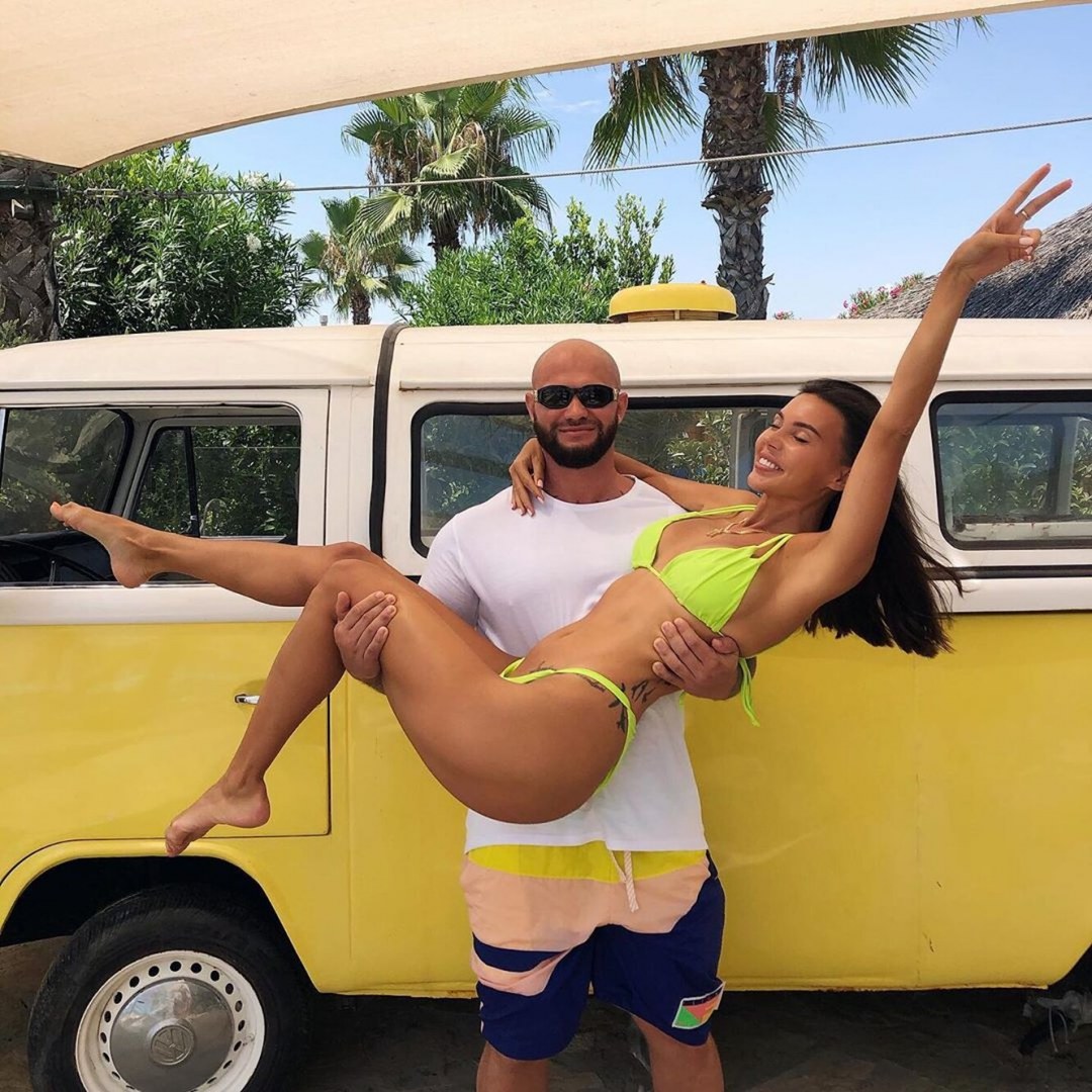 Оксана Самойлова на пляже