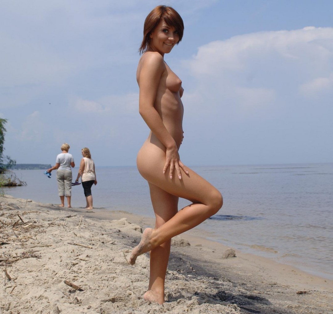 Девушки отдыхают голышом