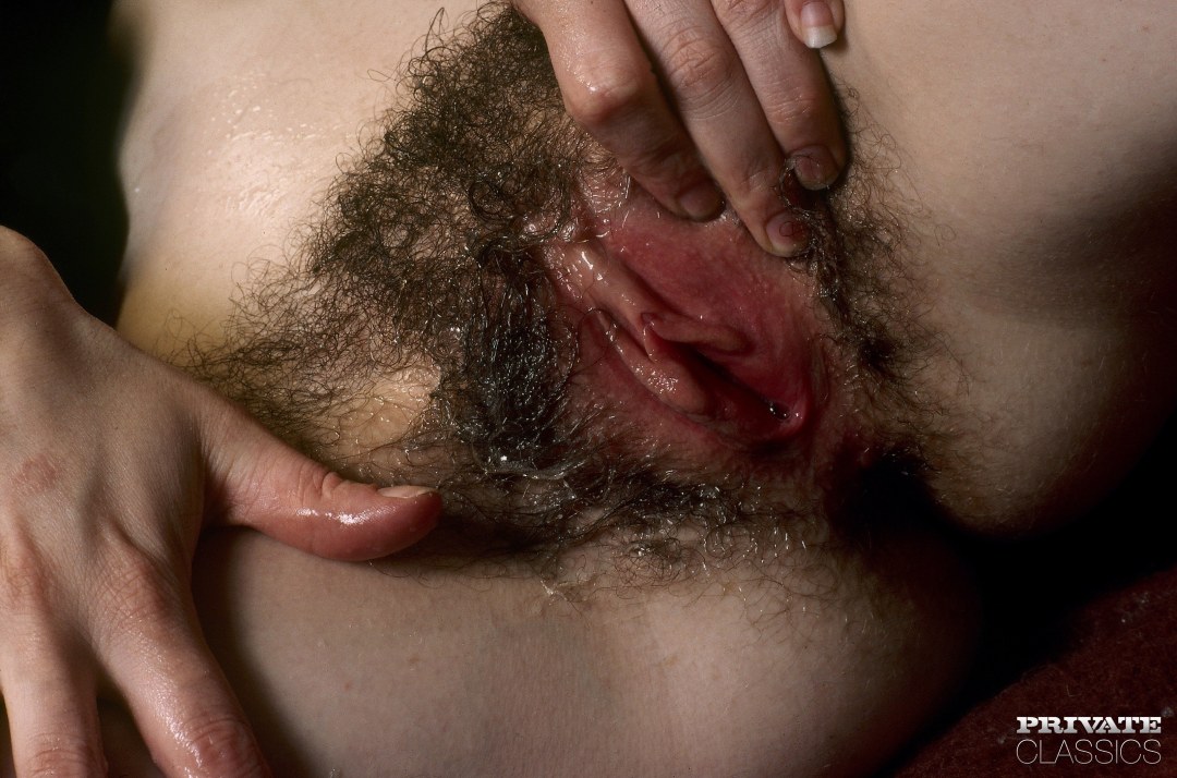 Фингеринг Хайри крупным планом