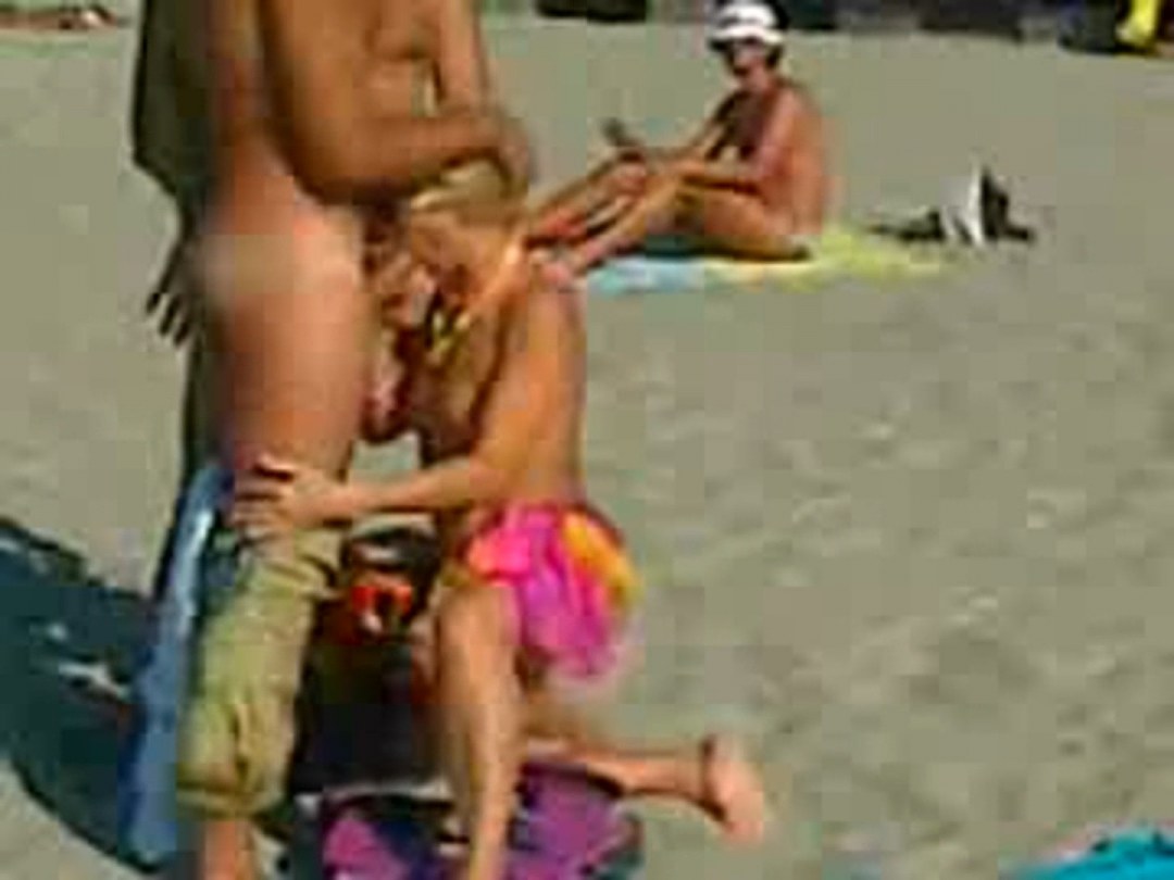 Пляжные вечеринки топлес