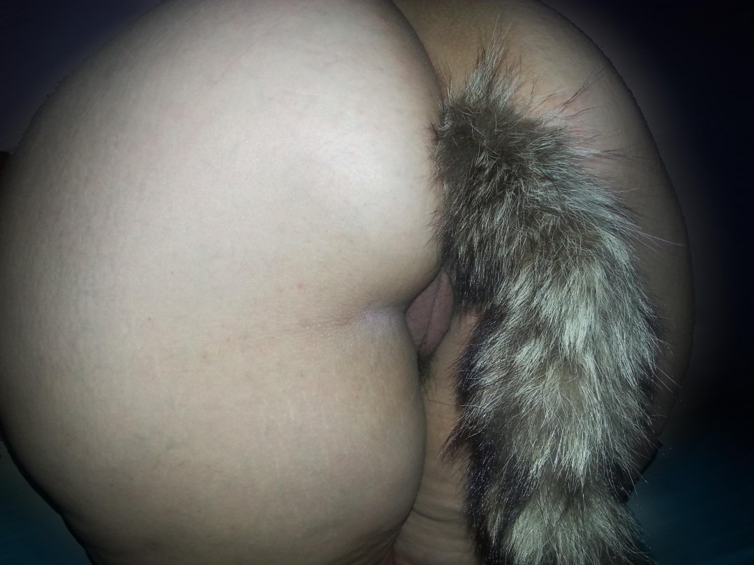 Японка с анальным хвостиком