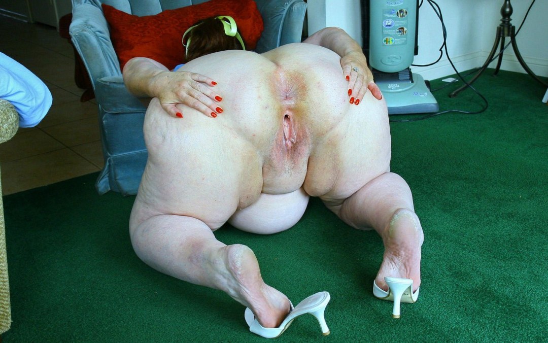 Огромный анус толстых баб.