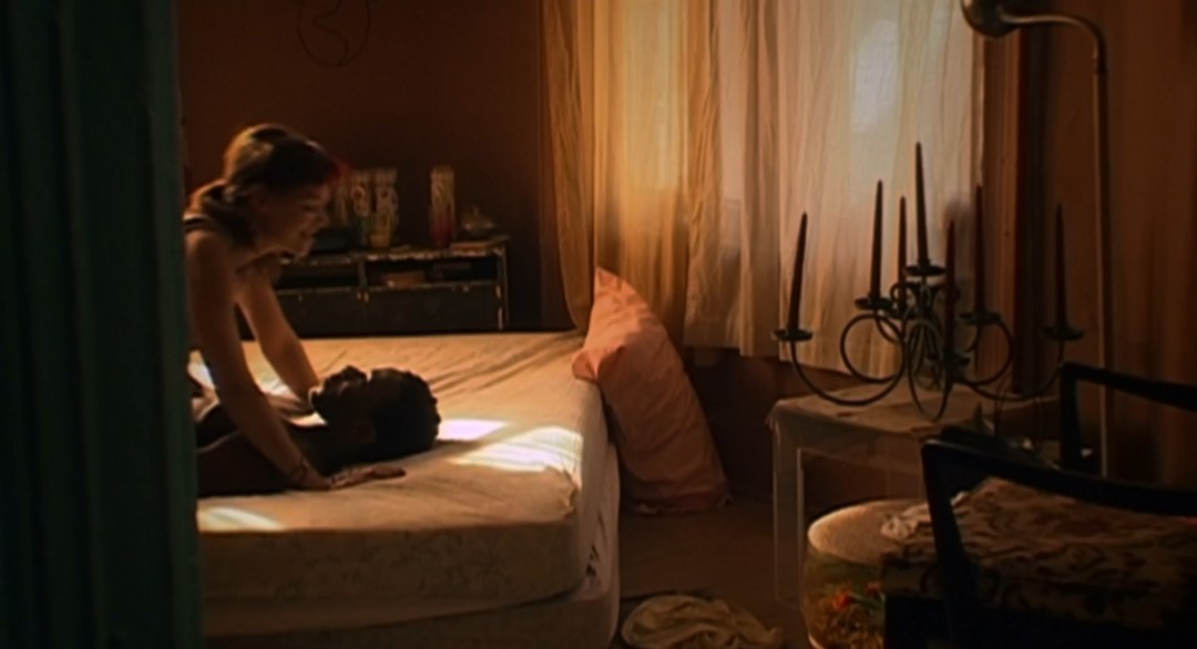 Кэти Холмс здесь курят голая