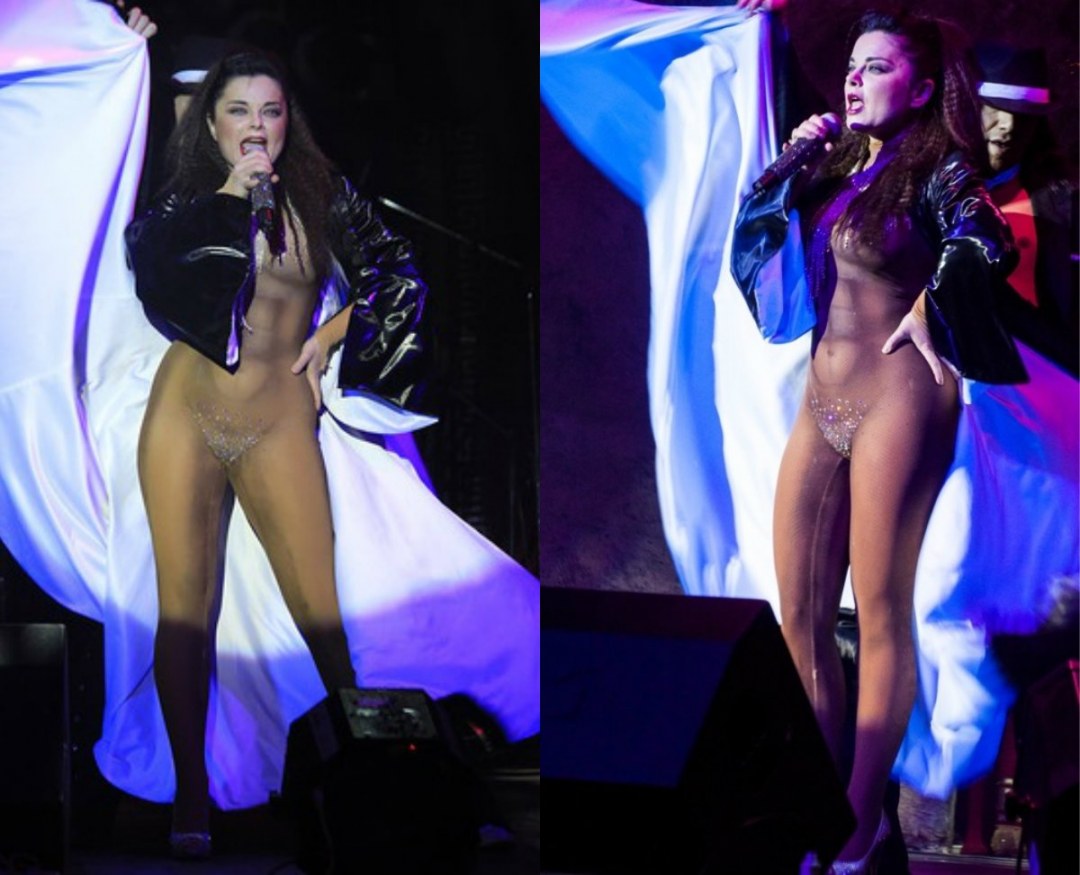 Певицы без трусов на сцене