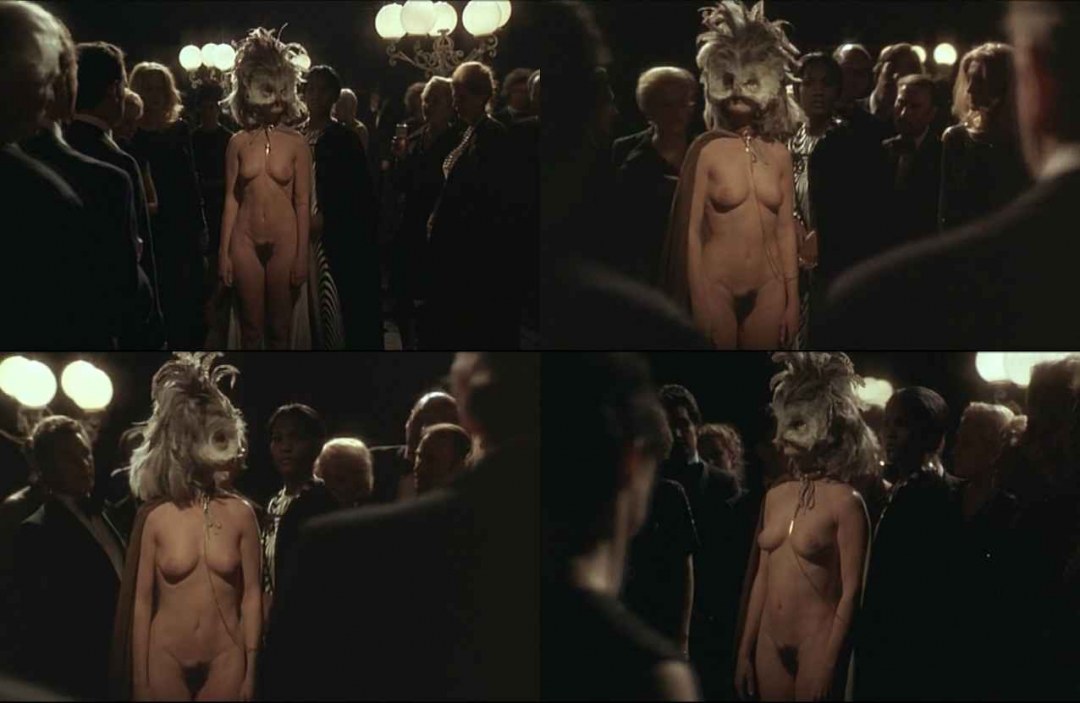 Коринн Клери фото без одежды