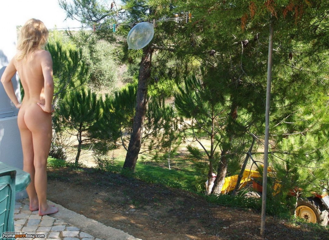 Подглядел за грудастой