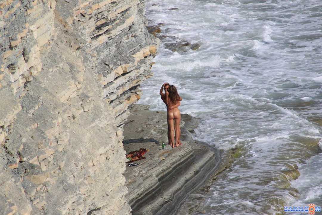 Нудисткие пляжи в Геленджике