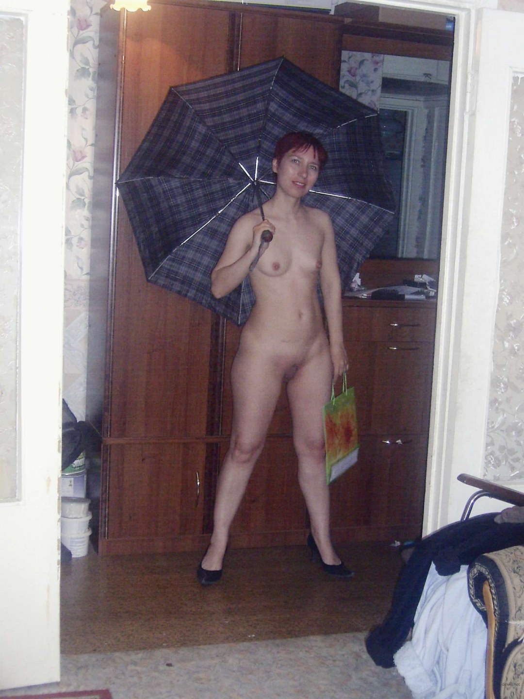 Женщина частное ню в квартире