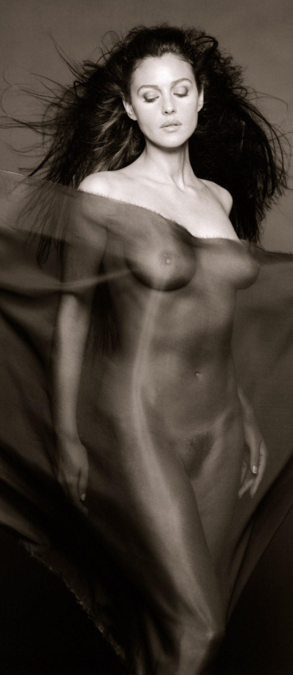 Моника Белуччи в молодости ню