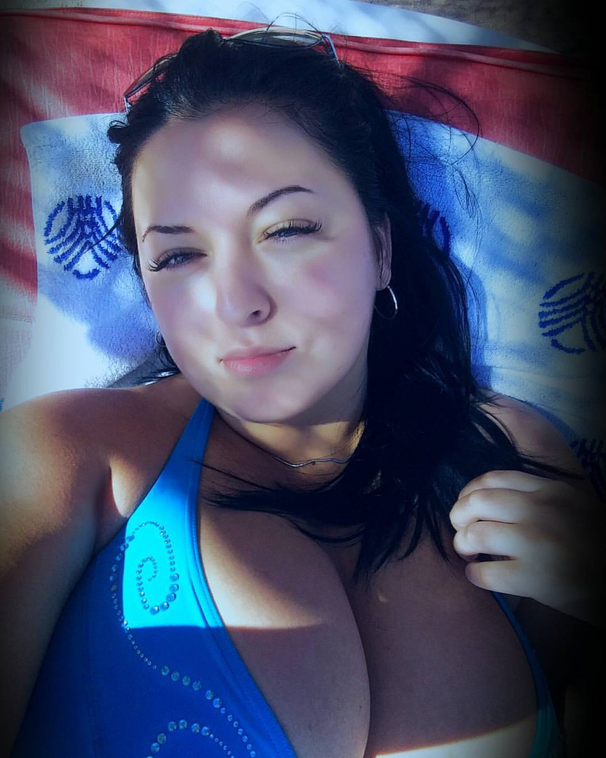 Модель Plus-Size Рима Пенджиева