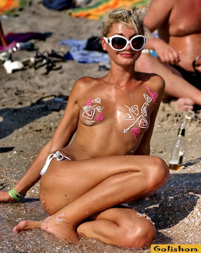 Девки раздеваются на казантипе