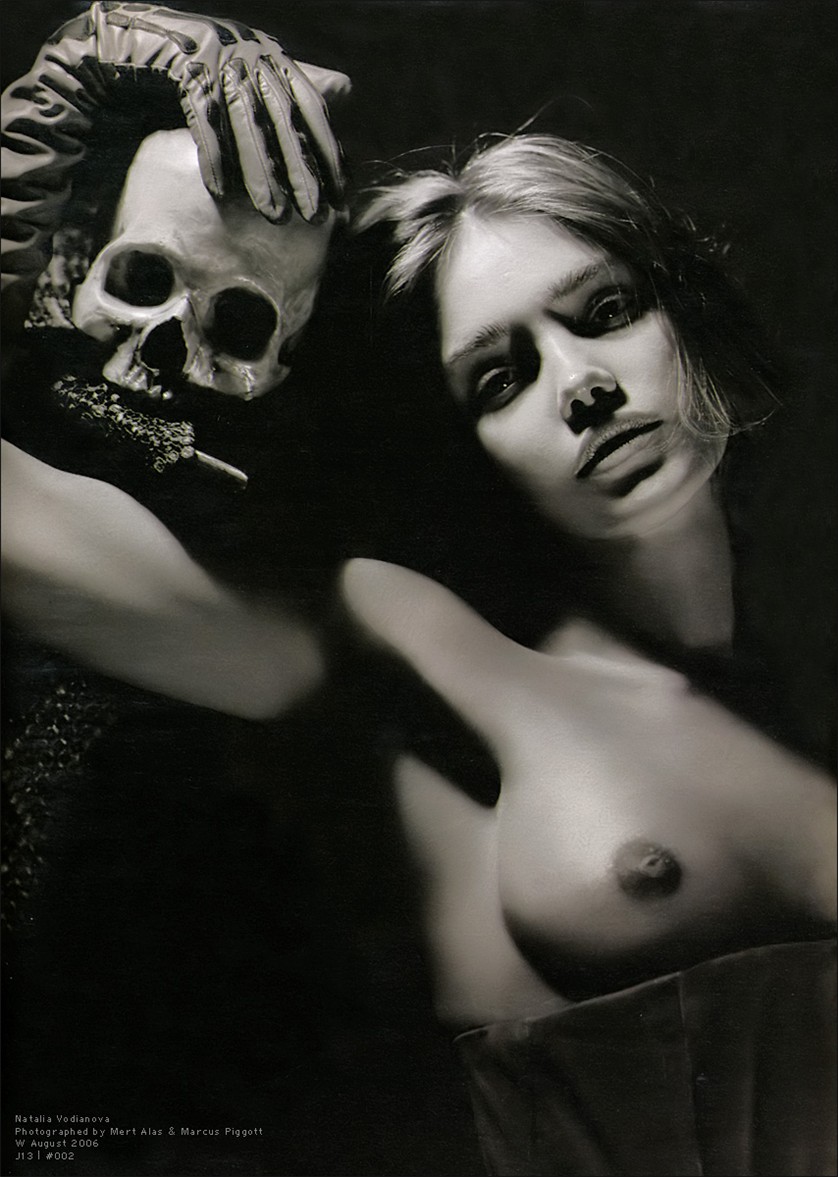 Марио Тестино Водянова ню