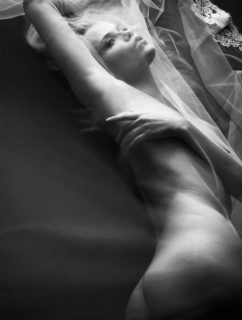 Саша Лусс голая сиськи