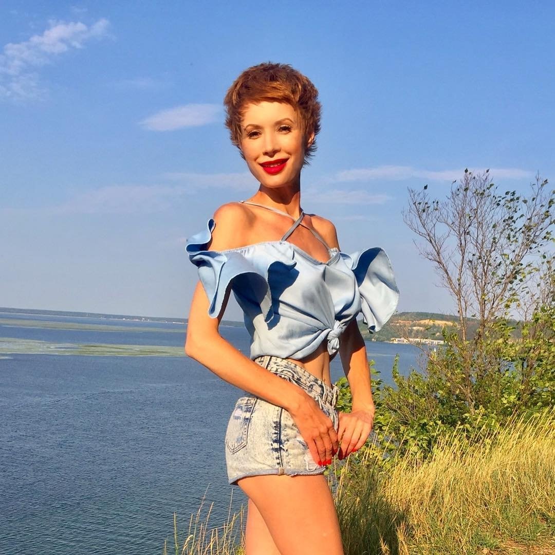 Ведущая аферисты в сетях Кристина