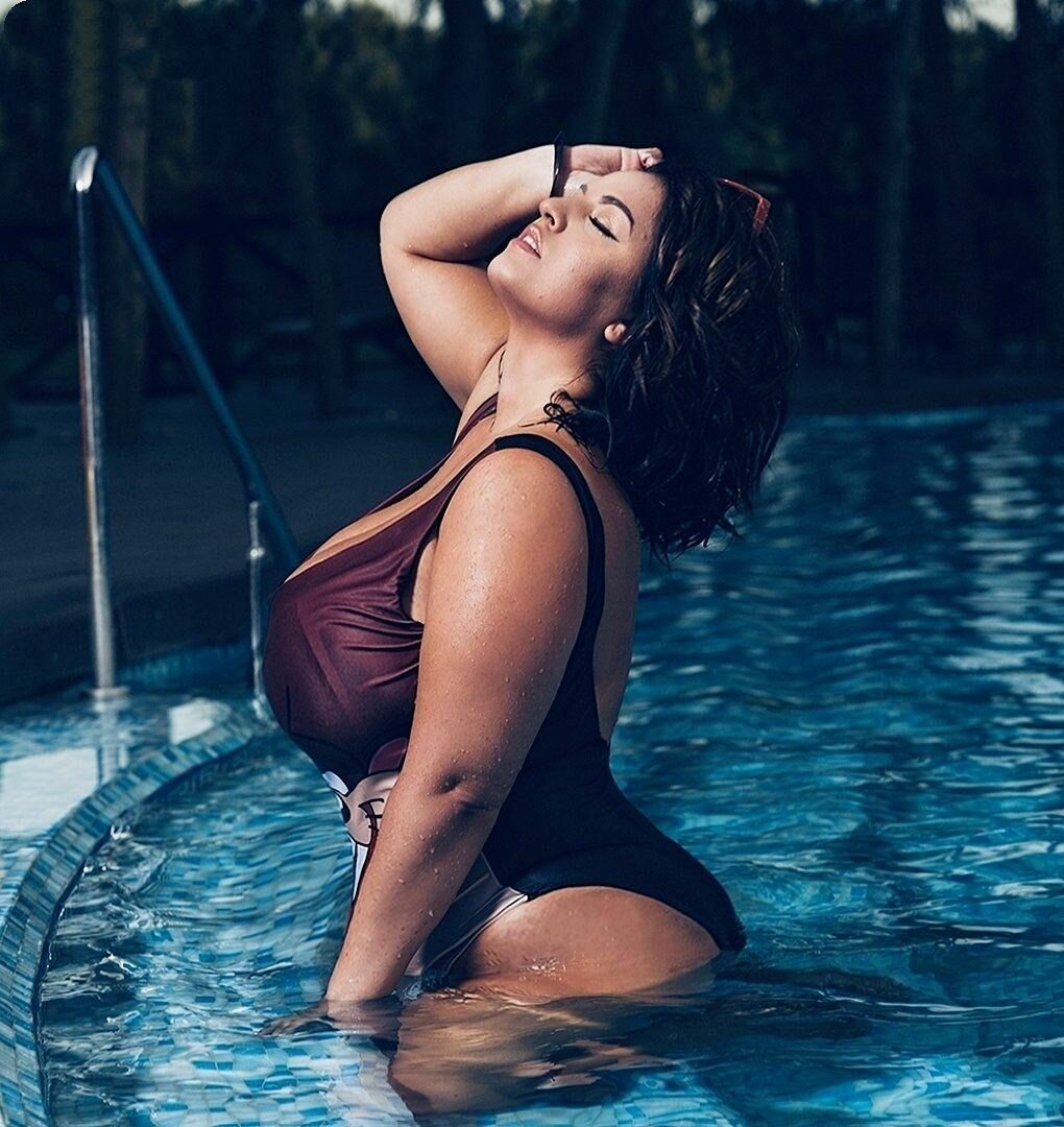 Модель Plus-Size Рима Пенджиева