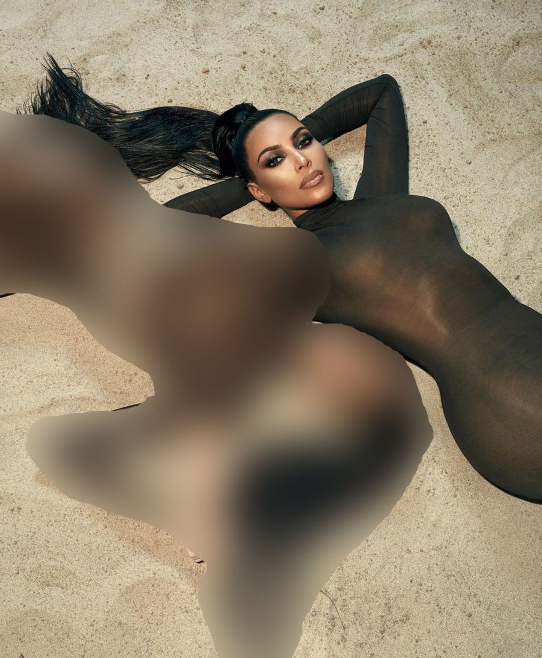 Ким Кардашян фотосессия с шампанским