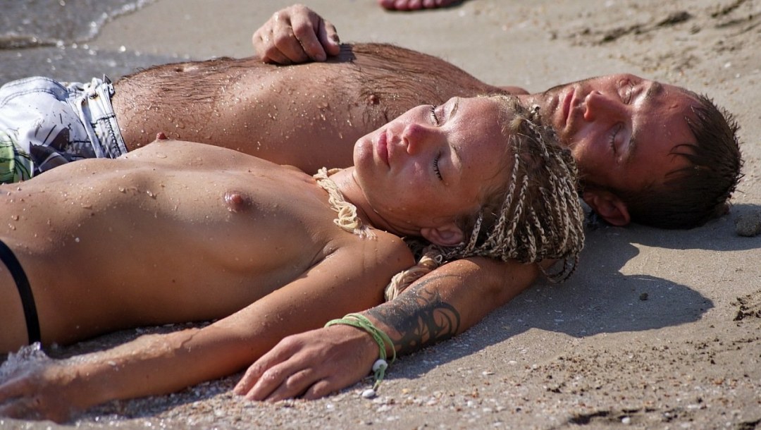 Нудисткий пляж разврат