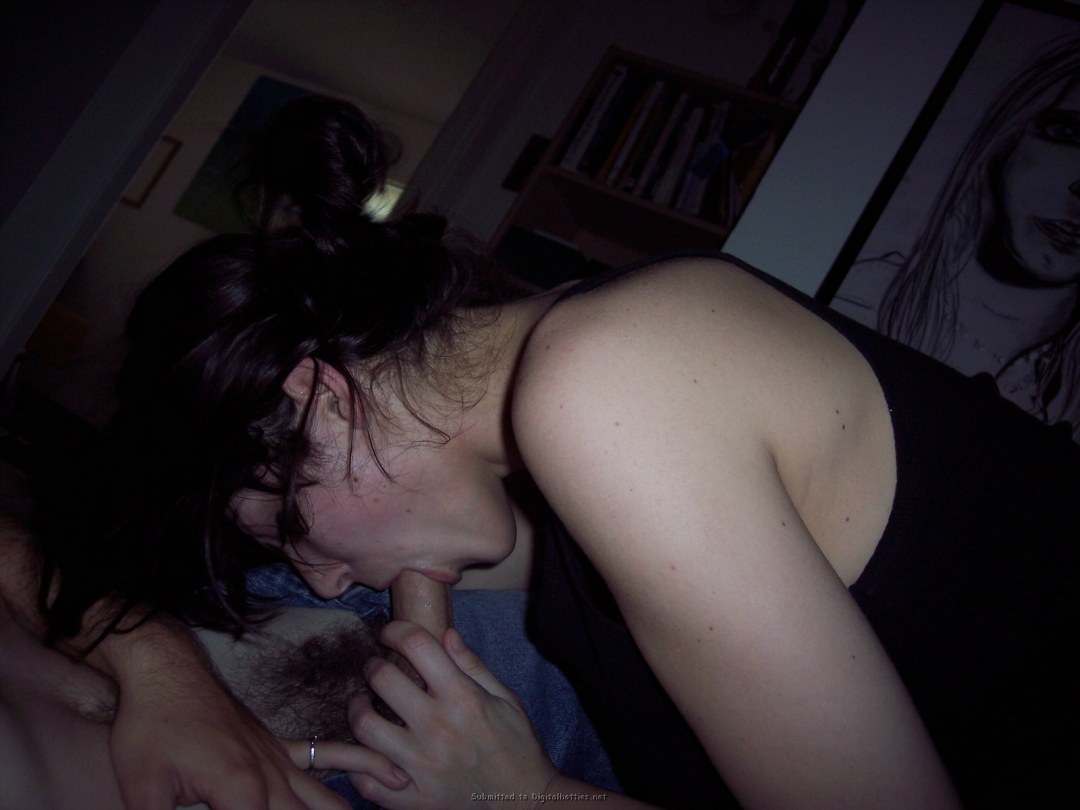 Отсосала пьяная брюнетка