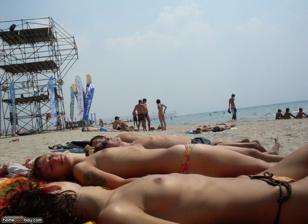 Голые женщины на публике ретро