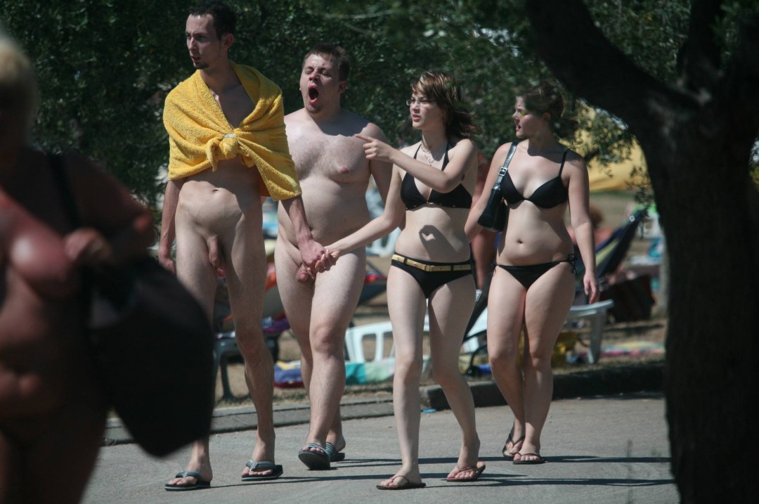 Публичное обнажение на пляже