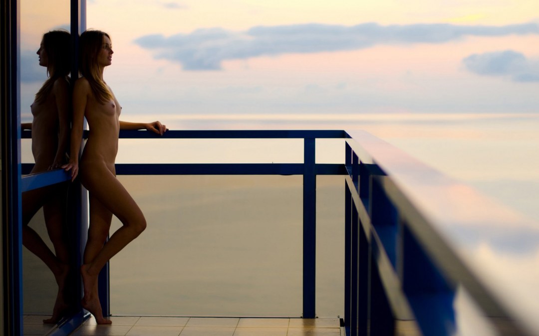 Эротическая фотосессия на балконе