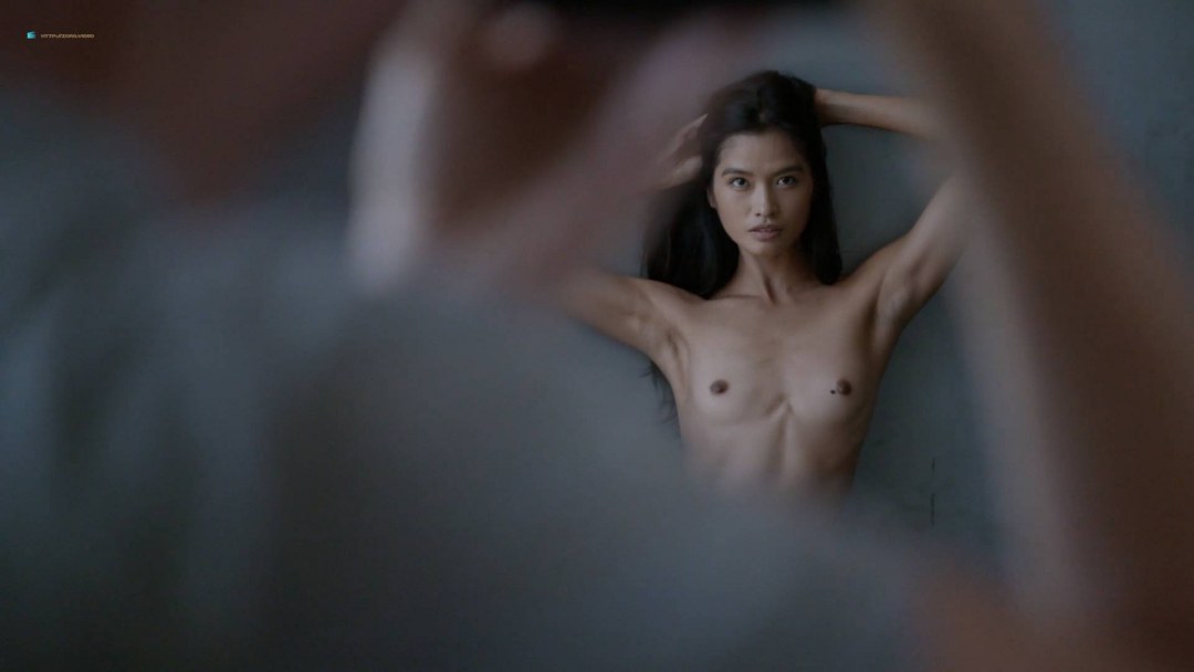 Равшана Куркова ню