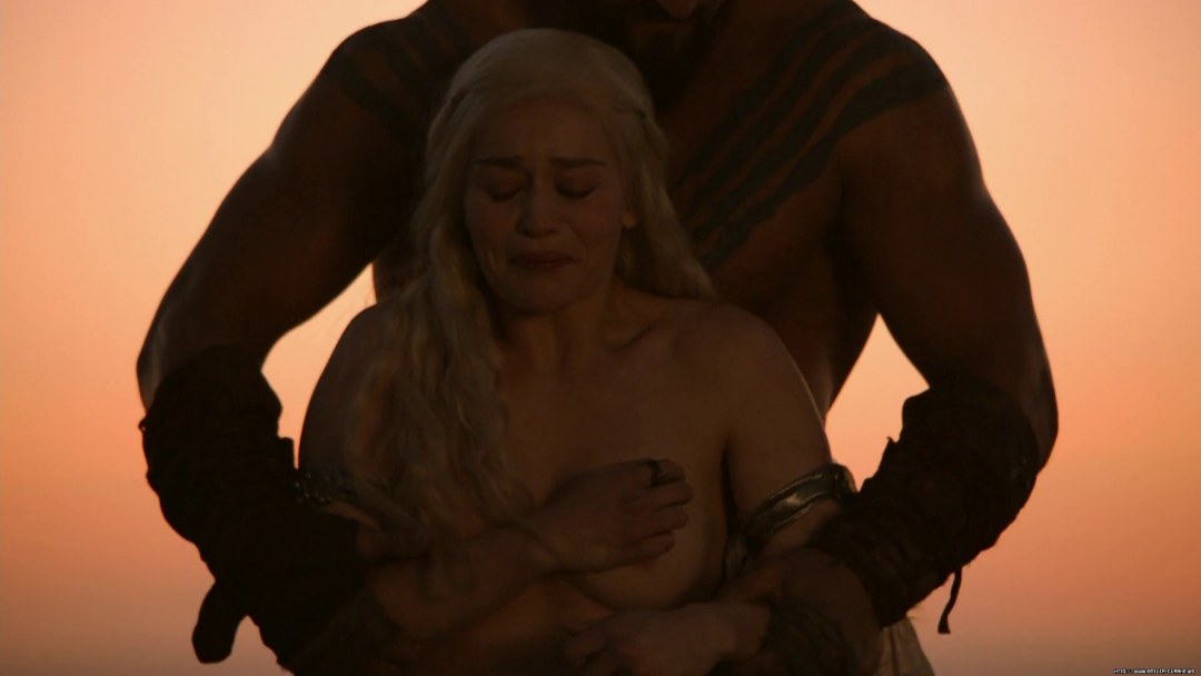 Голая Эмилия Кларк и Джейсон Момоа