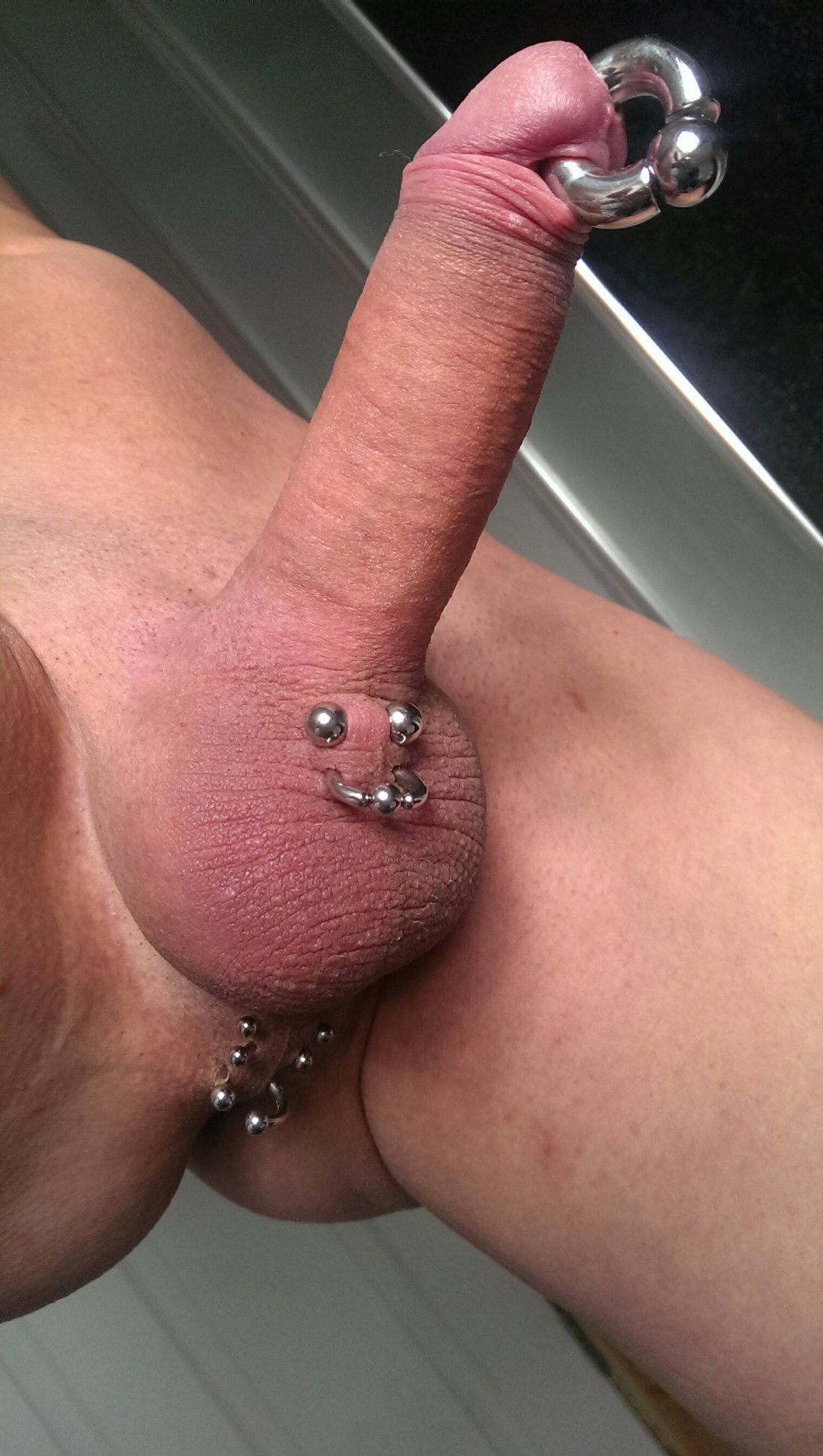 Большая вагина с пирсингом