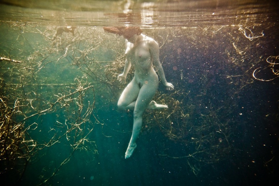 Эротическая фотосессия на озере