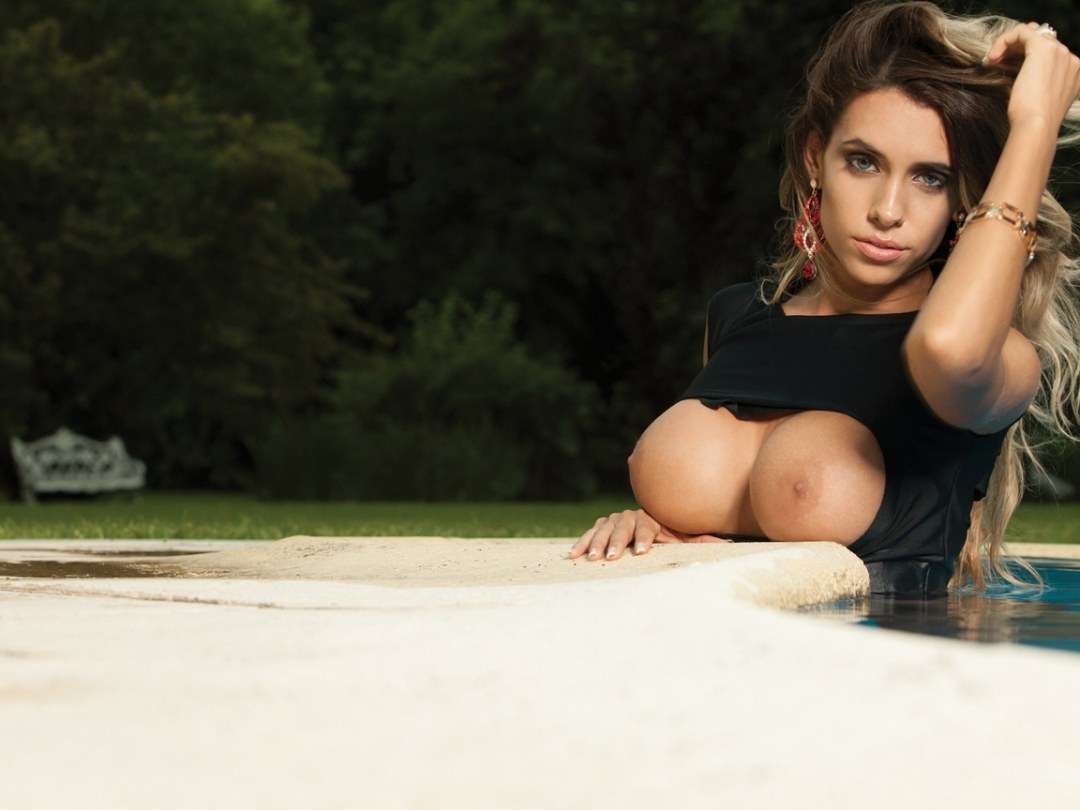 Леонела Ахумада модель