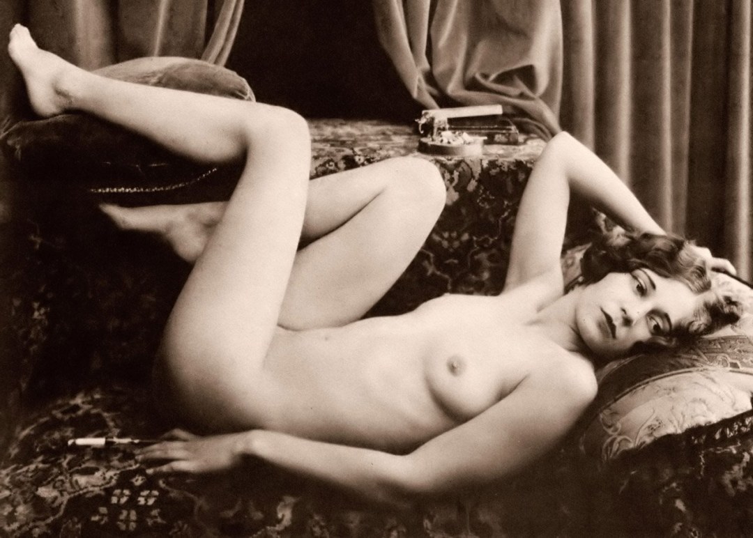 Ретро красотки в чулках nude