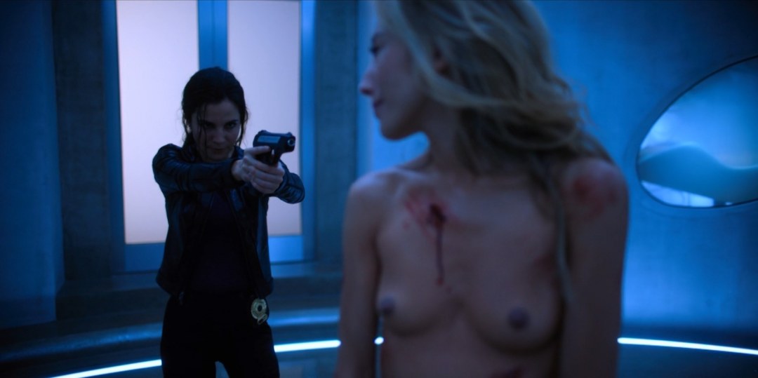 Дичен Лакмэн Altered Carbon голая
