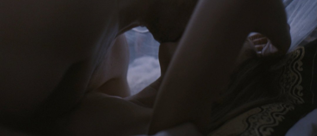 Кейт Наута голая грудь