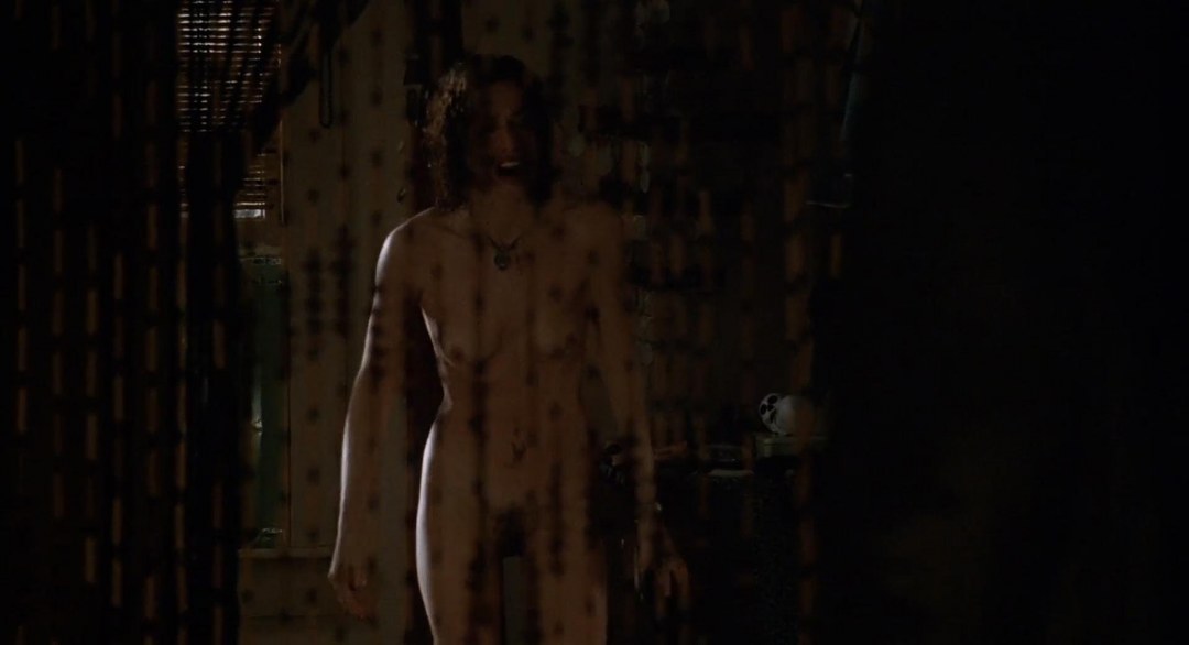 Embeth Davidtz постельные сцены