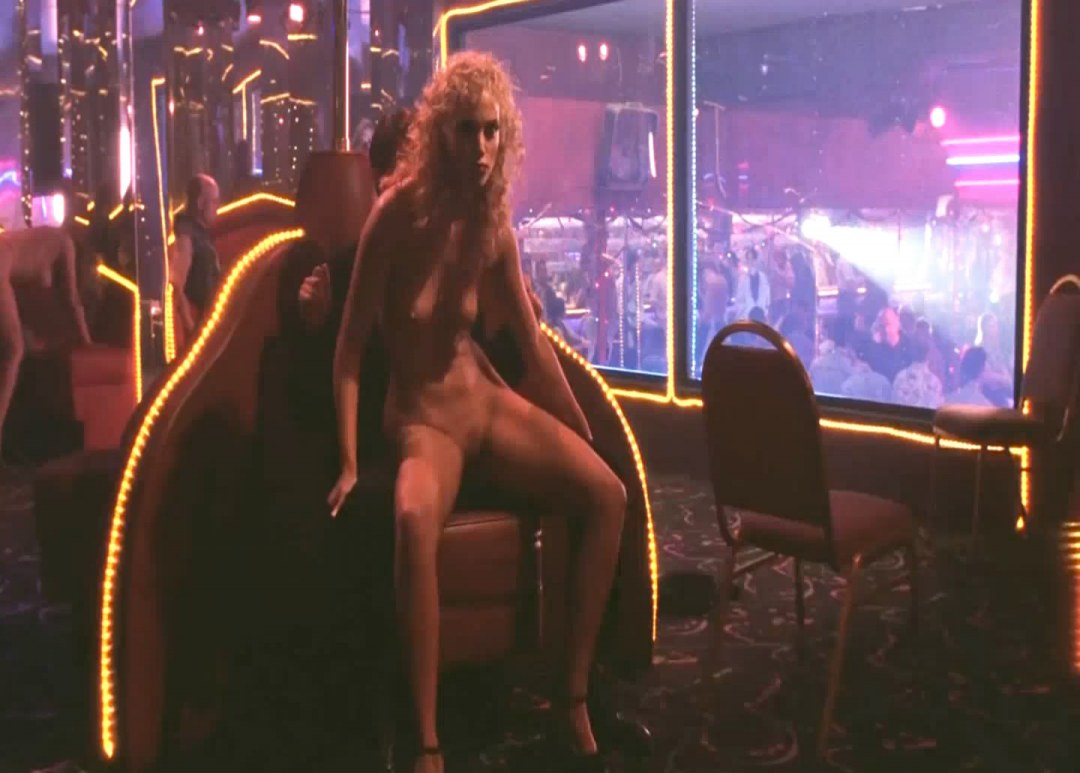 Элизабет Беркли голая в фильме