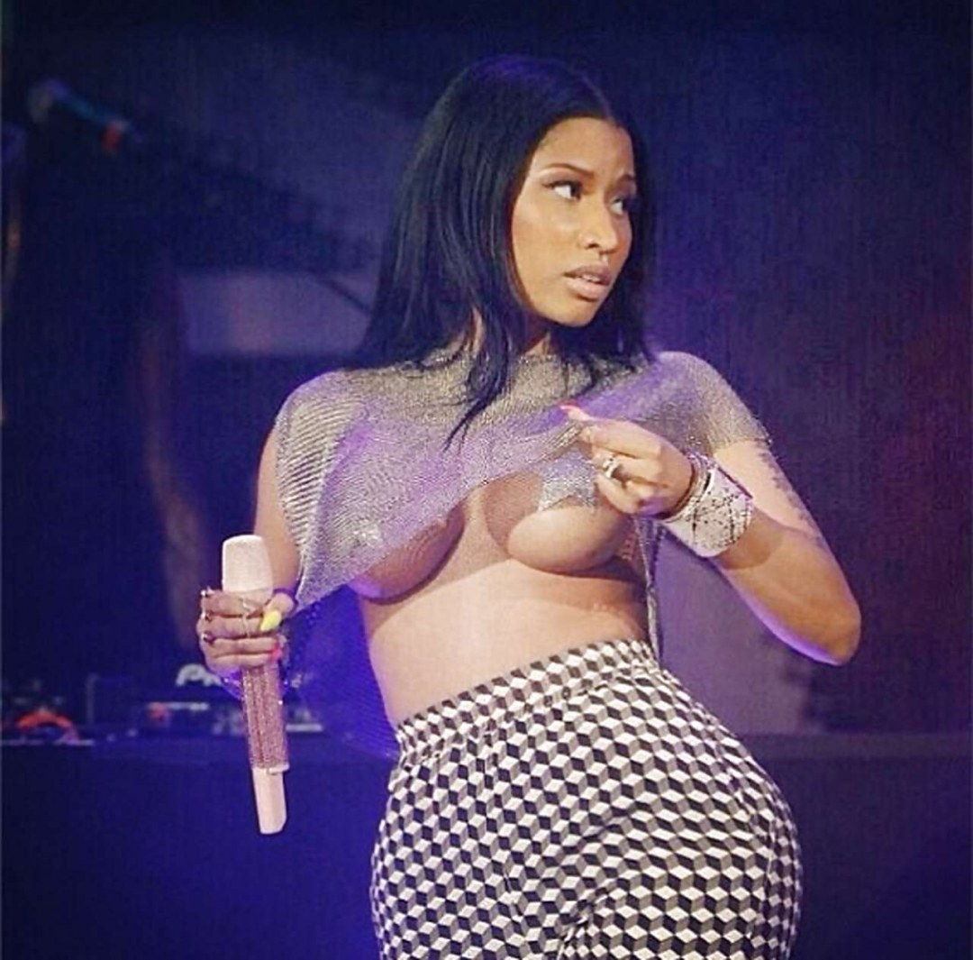 Полностью голая Nicki Minaj