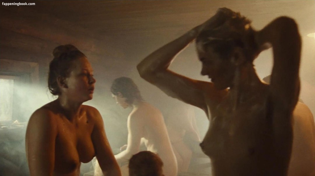 Анастасия Зенкович ню